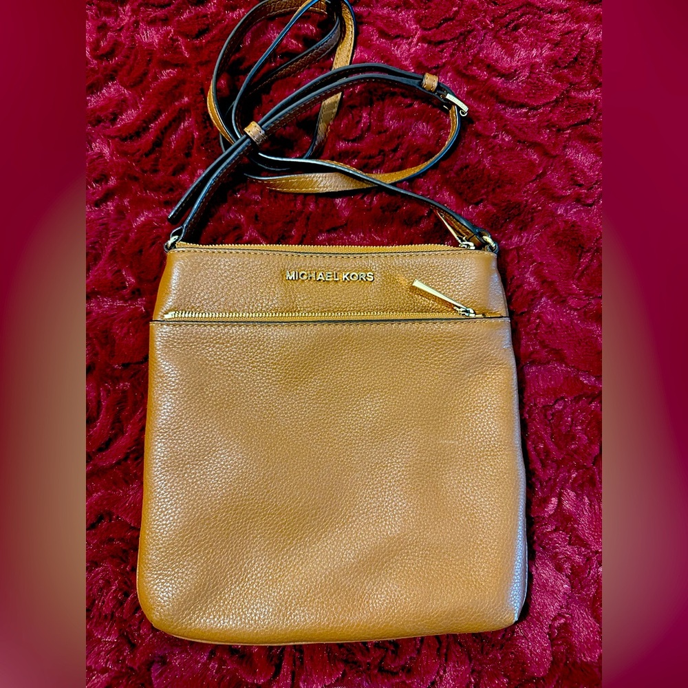 Like New Michael Kors Brown Pebbled Leather Crossbody Bag - Picture 2 of 6